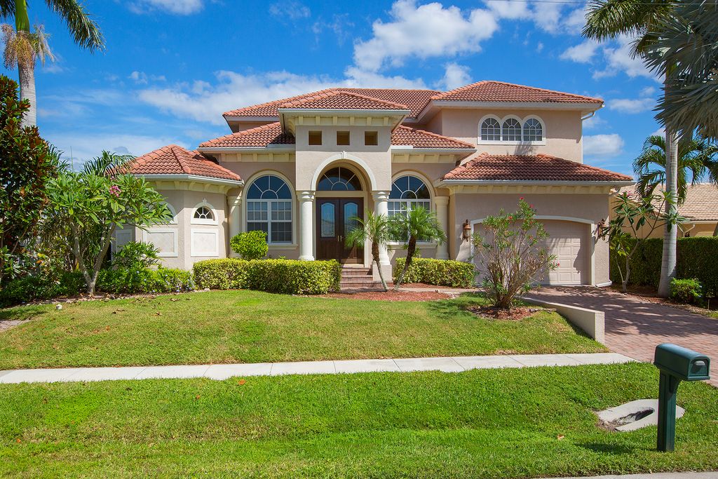 215 Seahorse Ct, Marco Island, FL 34145 -  $1,098,000 home for sale, house images, photos and pics gallery