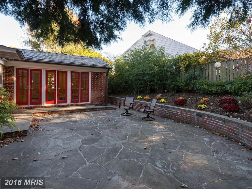 2421 N Monroe St, Arlington, VA 22207 -  $1,050,000 home for sale, house images, photos and pics gallery