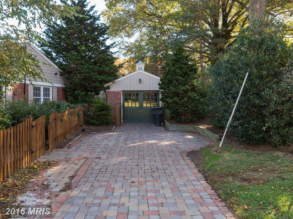 2421 N Monroe St, Arlington, VA 22207 -  $1,050,000 home for sale, house images, photos and pics gallery