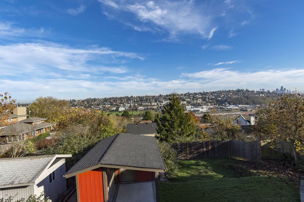 2514 25th Ave W, Seattle, WA 98199 -  $1,065,000 home for sale, house images, photos and pics gallery