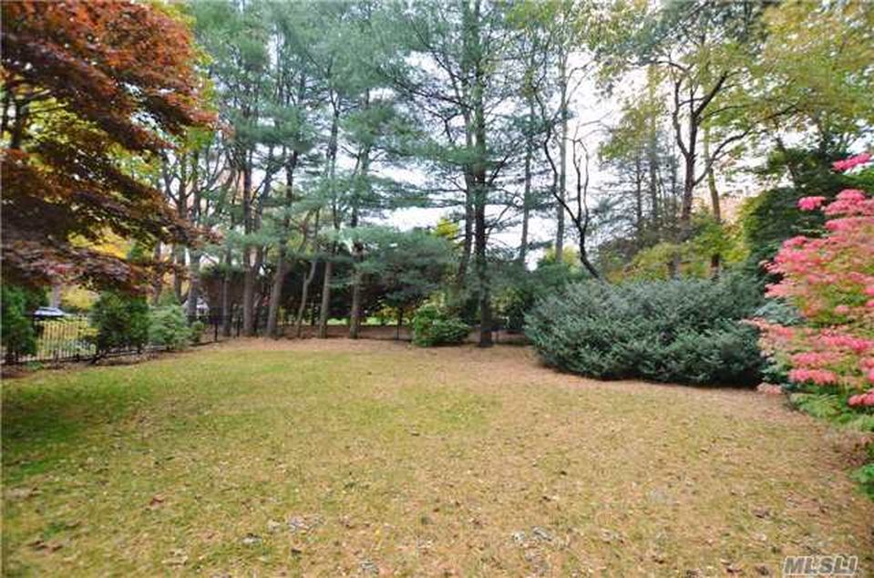 6 Charleston Dr, Halesite, NY 11743 -  $1,099,000 home for sale, house images, photos and pics gallery