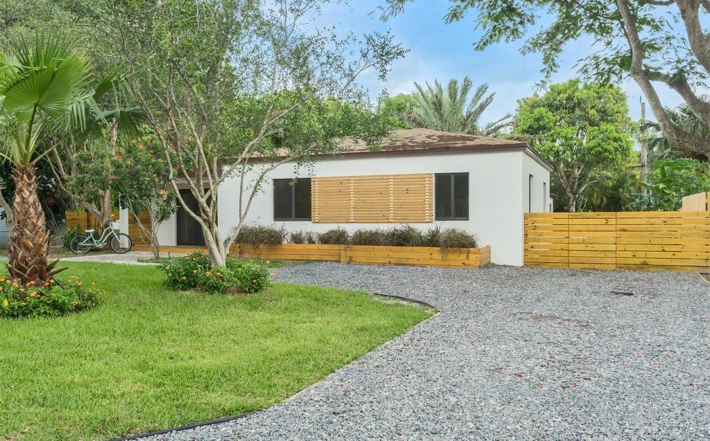 6475 SW 83rd St, Miami, FL 33143 -  $1,075,000 home for sale, house images, photos and pics gallery