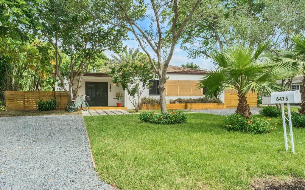 6475 SW 83rd St, Miami, FL 33143 -  $1,075,000 home for sale, house images, photos and pics gallery