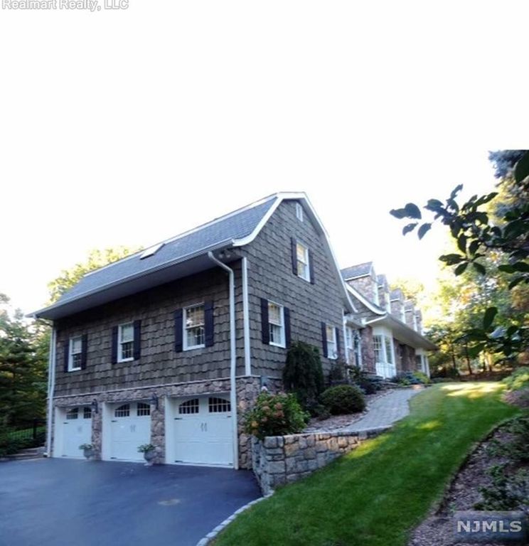 748 Galloping Hill Rd, Franklin Lakes, NJ 07417 -  $1,135,000 home for sale, house images, photos and pics gallery