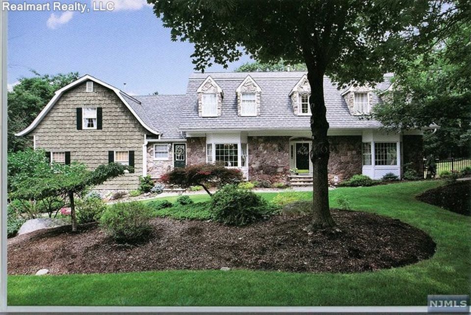 748 Galloping Hill Rd, Franklin Lakes, NJ 07417 -  $1,135,000