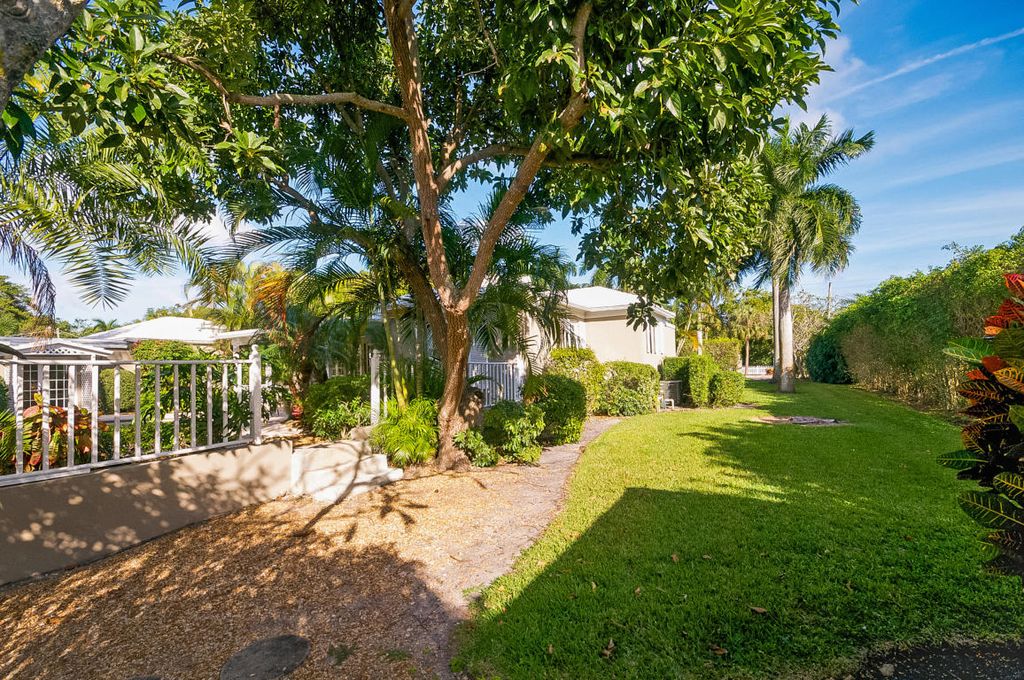 802 N Swinton Ave, Delray Beach, FL 33444 -  $1,099,000 home for sale, house images, photos and pics gallery
