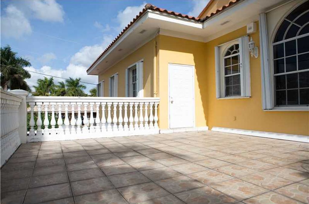 2535 NW 99th St, Miami, FL 33147 -  $1,200,000 home for sale, house images, photos and pics gallery