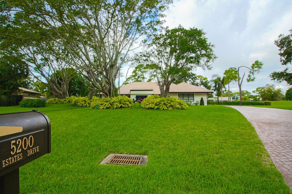 5200 Estates Dr, Delray Beach, FL 33445 -  $1,095,000 home for sale, house images, photos and pics gallery