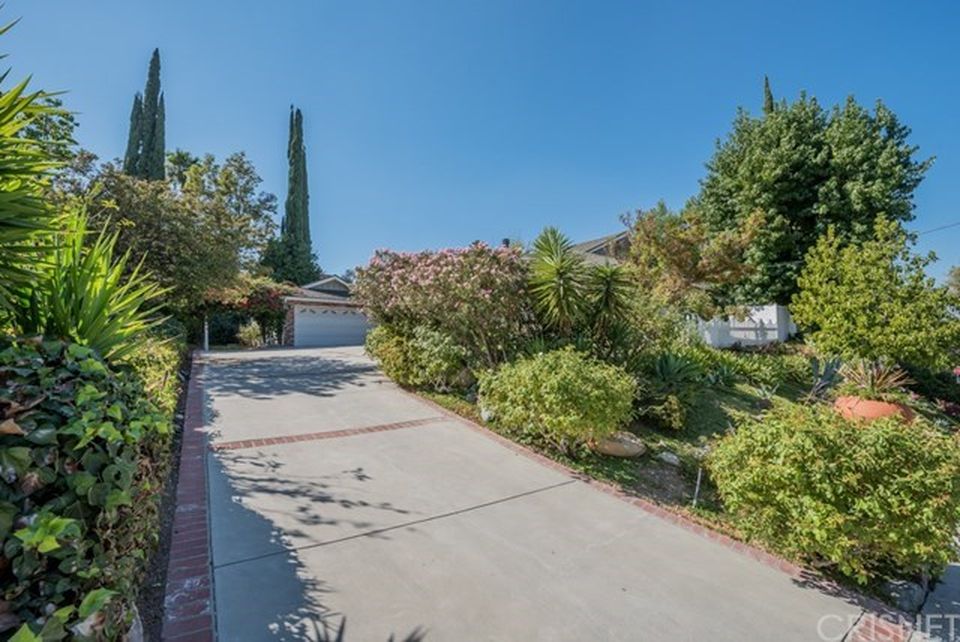 5247 Armida Dr, Woodland Hills, CA 91364 -  $1,100,000 home for sale, house images, photos and pics gallery