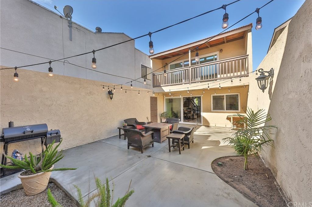 604 18th St, Huntington Beach, CA 92648 -  $1,149,000 home for sale, house images, photos and pics gallery