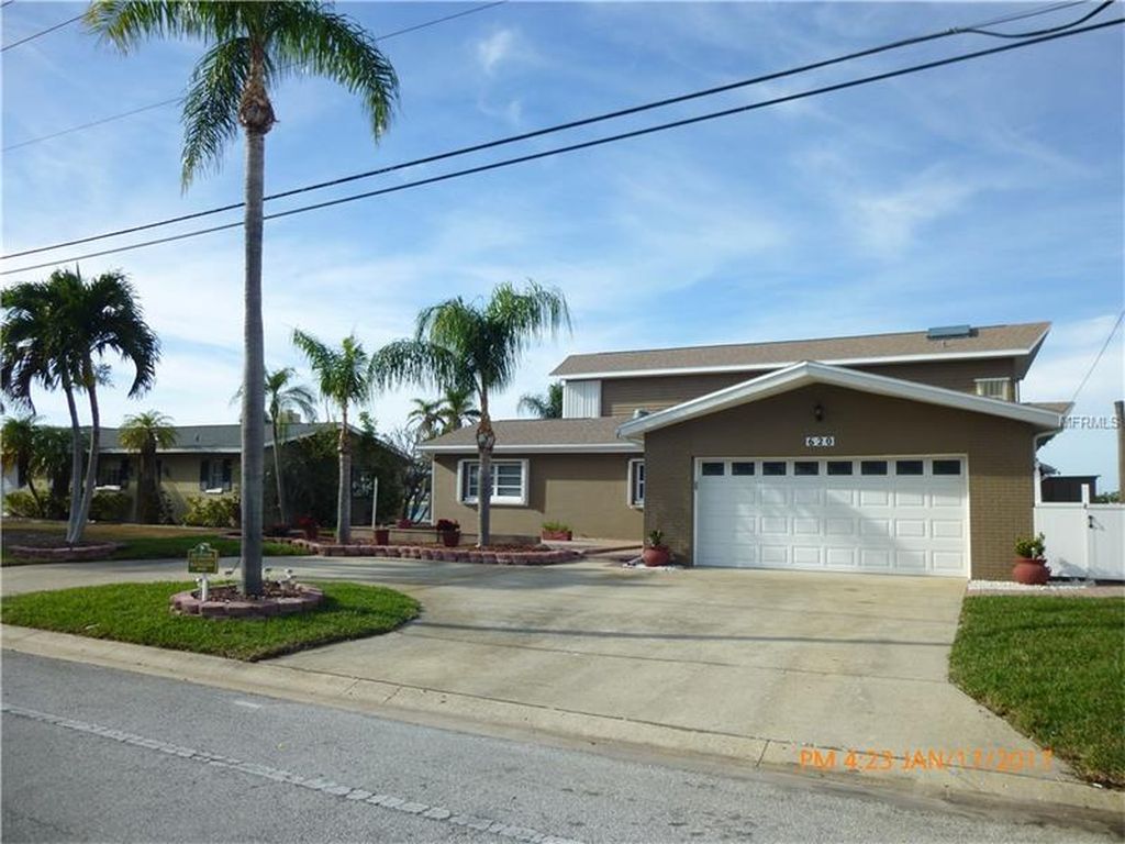 620 115th Ave, Treasure Island, FL 33706 -  $1,100,000 home for sale, house images, photos and pics gallery