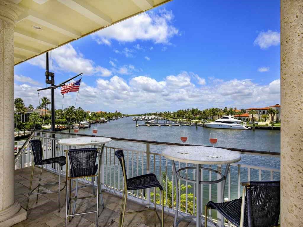 6931 SE Harbor Cir, Stuart, FL 34996 -  $1,050,000 home for sale, house images, photos and pics gallery