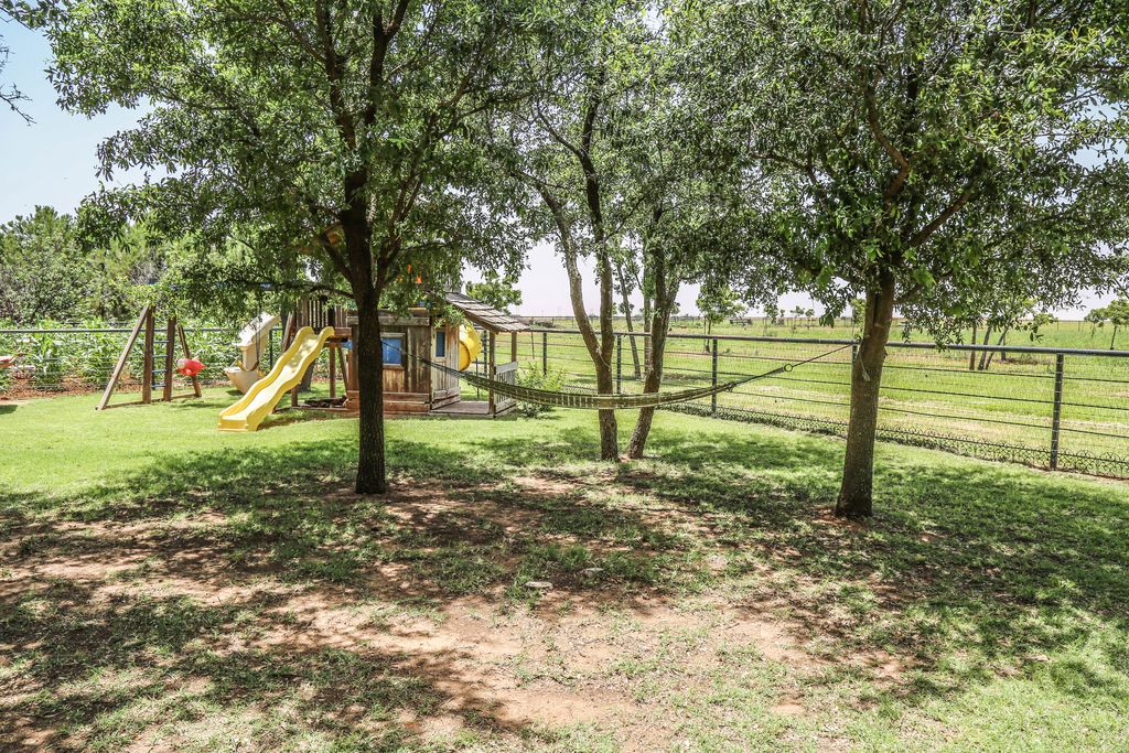 9301 County Road 7100, Wolfforth, TX 79382 -  $1,190,000 home for sale, house images, photos and pics gallery