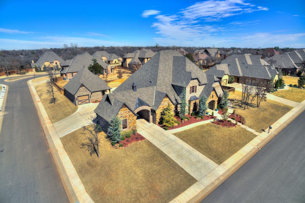 2209 Lone Oak Way, Edmond, OK 73034 -  $1,200,000 home for sale, house images, photos and pics gallery