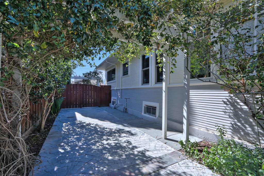 255 S 15th St, San Jose, CA 95112 -  $1,049,000 home for sale, house images, photos and pics gallery
