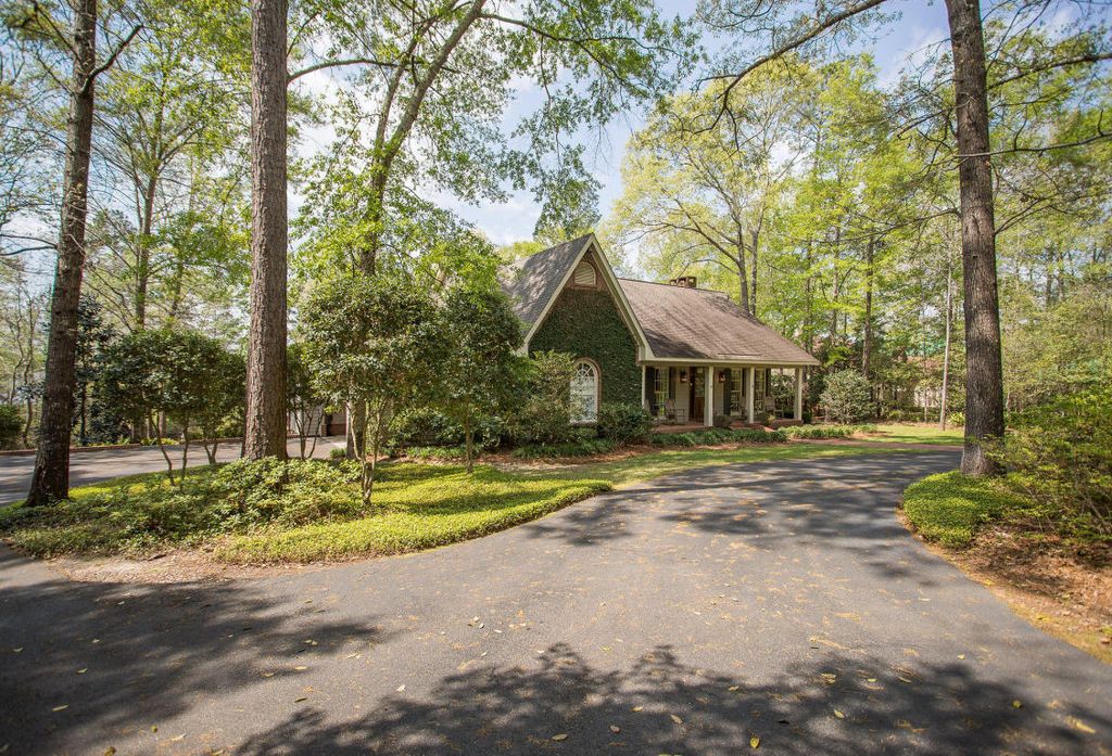 34 Canebrake Blvd, Hattiesburg, MS 39402 -  $1,025,000 home for sale, house images, photos and pics gallery