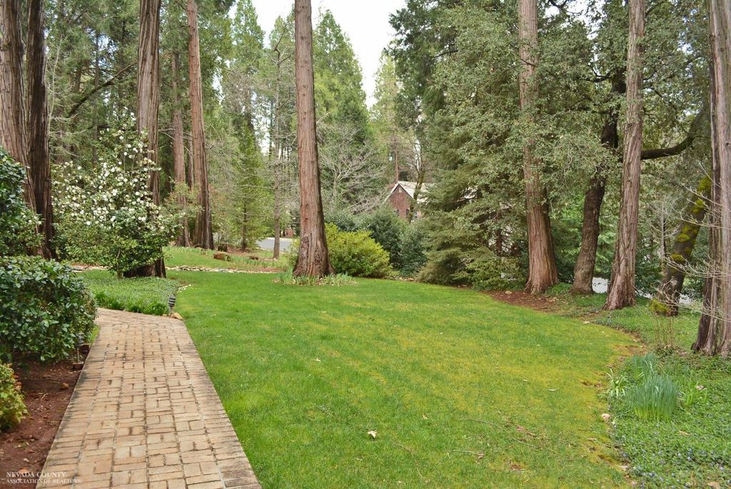 11179 Weatherly Pl, Grass Valley, CA 95945 -  $1,075,000 home for sale, house images, photos and pics gallery