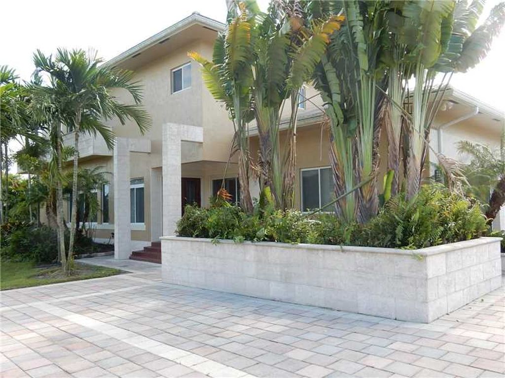 11260 W Sunrise Blvd, Plantation, FL 33323 -  $1,075,000 home for sale, house images, photos and pics gallery