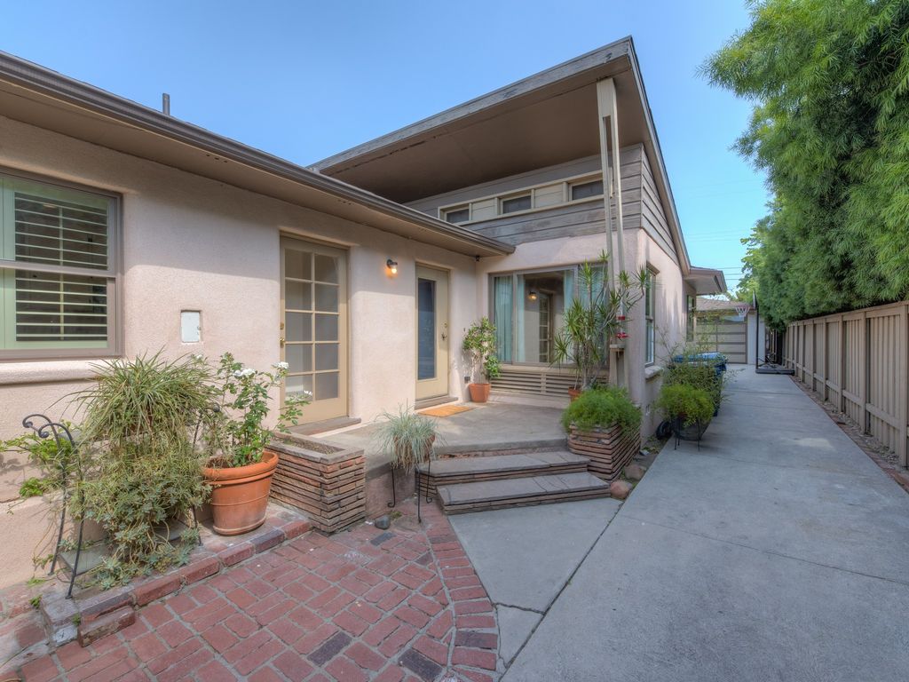 11565 Addison St, North Hollywood, CA 91601 -  $1,049,000 home for sale, house images, photos and pics gallery