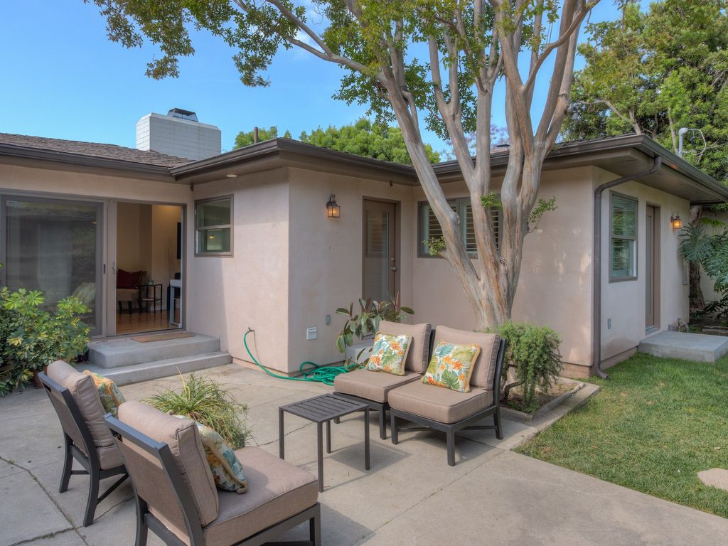 11565 Addison St, North Hollywood, CA 91601 -  $1,049,000 home for sale, house images, photos and pics gallery