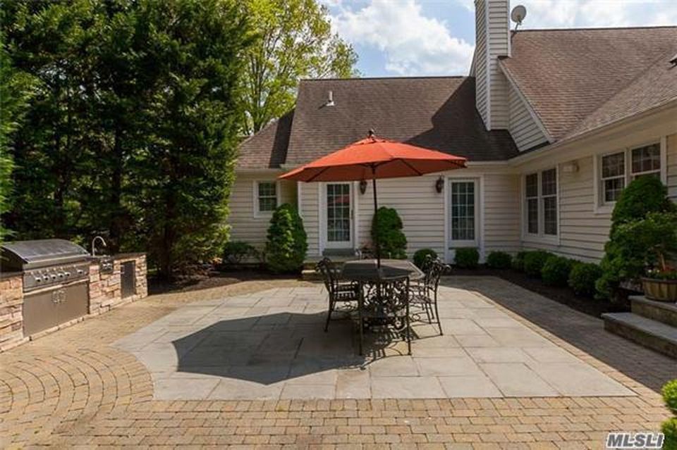2 Memas Ct, Dix Hills, NY 11746 -  $1,250,000 home for sale, house images, photos and pics gallery