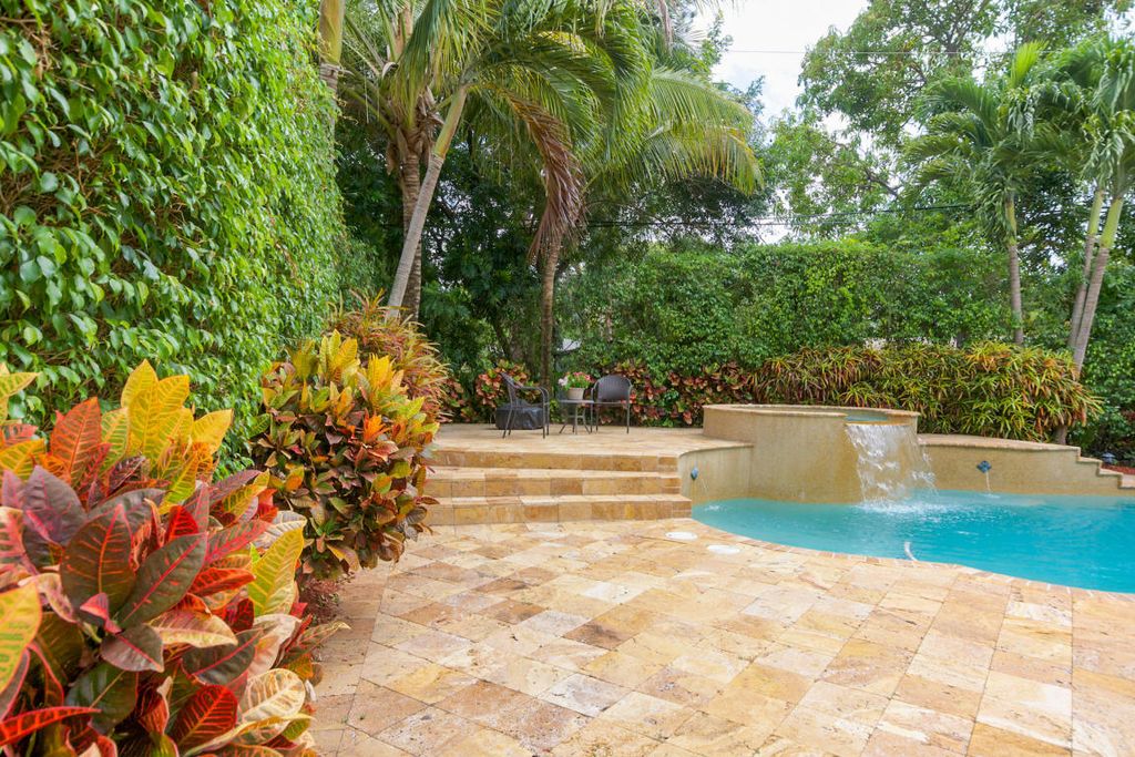 242 NW 6th St, Boca Raton, FL 33432 -  $1,000,000 home for sale, house images, photos and pics gallery