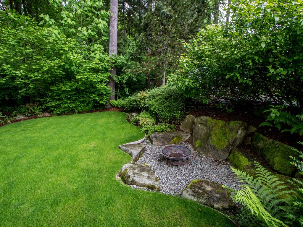379 Eakin Dr NW, Bainbridge Island, WA 98110 -  $1,285,000 home for sale, house images, photos and pics gallery