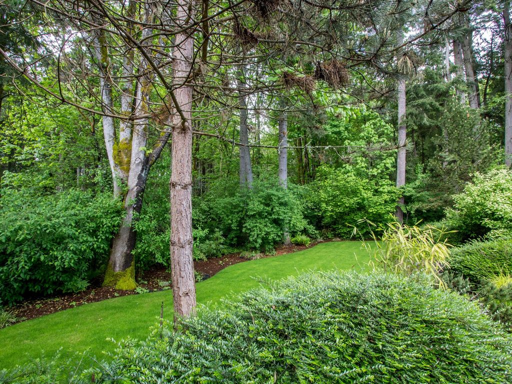 379 Eakin Dr NW, Bainbridge Island, WA 98110 -  $1,285,000 home for sale, house images, photos and pics gallery