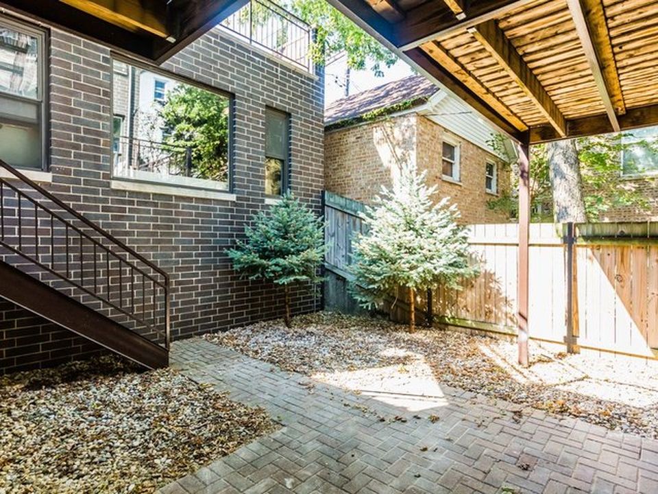 Chicago single family home on 1620 N Wood St home for sale, house images, photos and pics gallery
