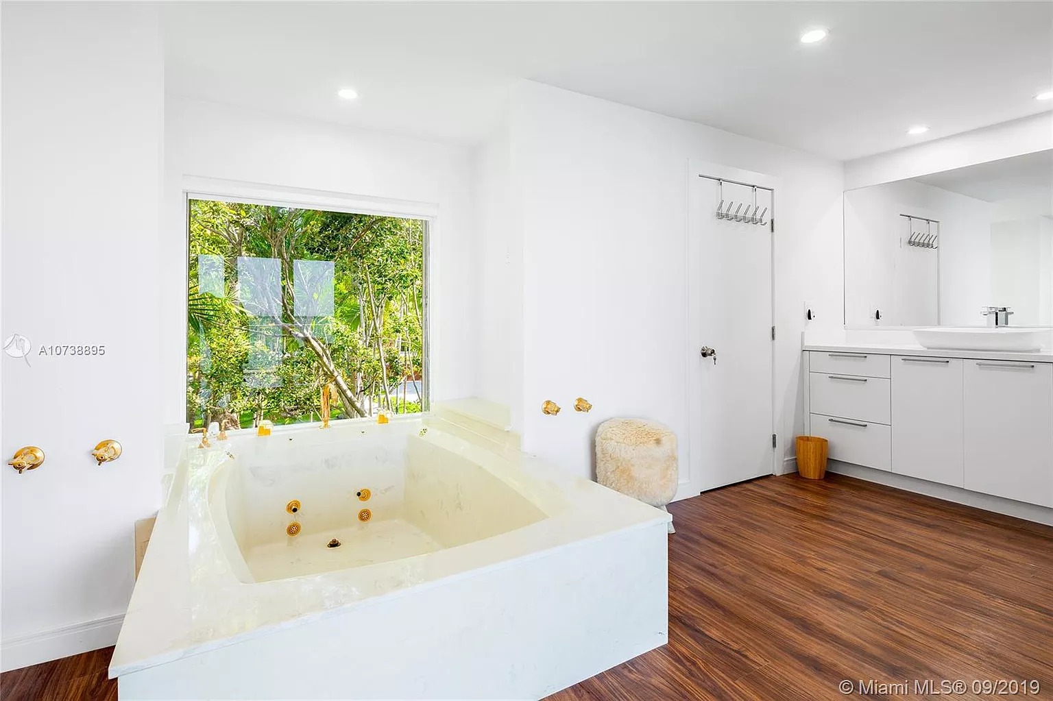 1413 N Venetian Way, Miami Beach, FL 33139 - $6,790,000 home for sale, house images, photos and pics gallery